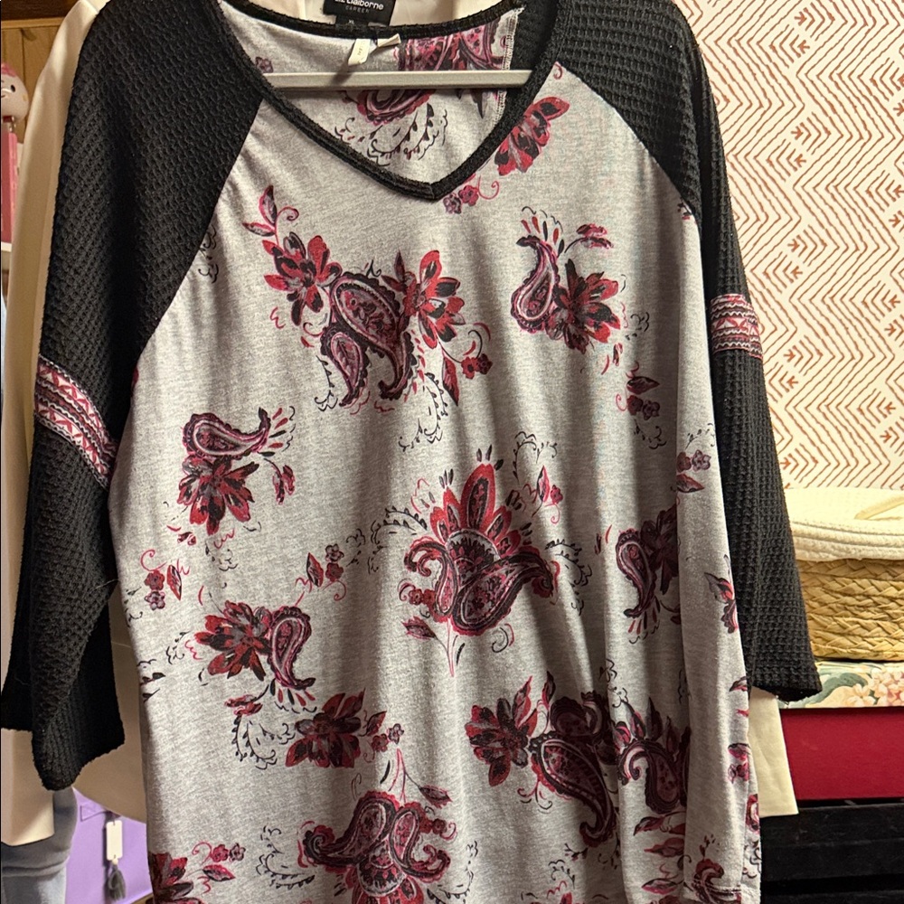 Elegant Black and Gray Paisley Women's Long Sleeve Top
